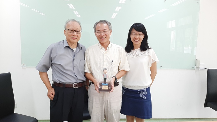 與院長合影